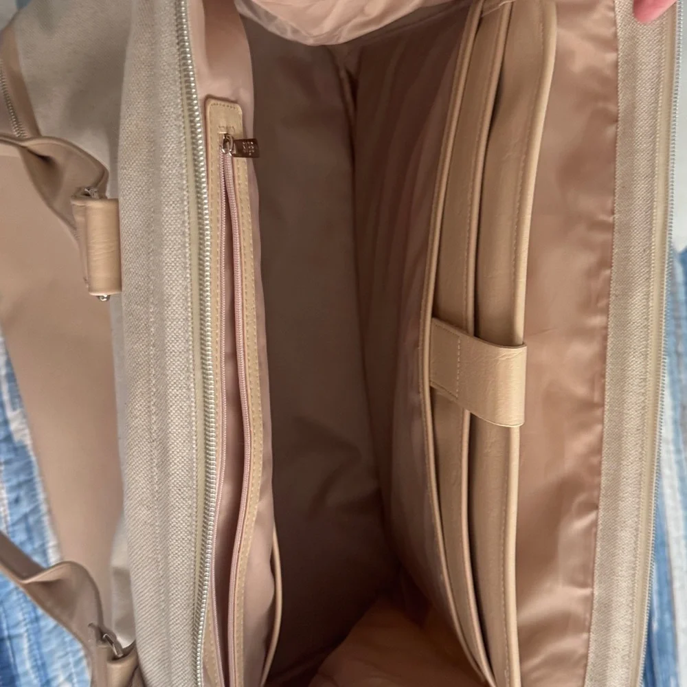 Beis Weekender with Make up case - Picture 8 of 10